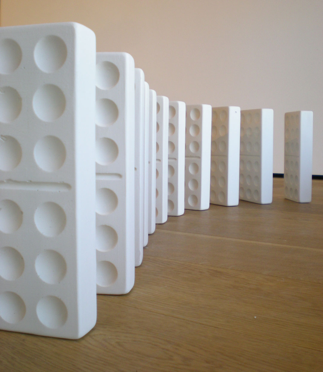 Kelli Rae Adams: Mizaru, Kikazaru, Iwazaru: Unfired porcelain, dimensions variable (2010) Kelli Rae Adams: Mizaru, Kikazaru, Iwazaru: Unfired porcelain, dimensions variable (2010)
