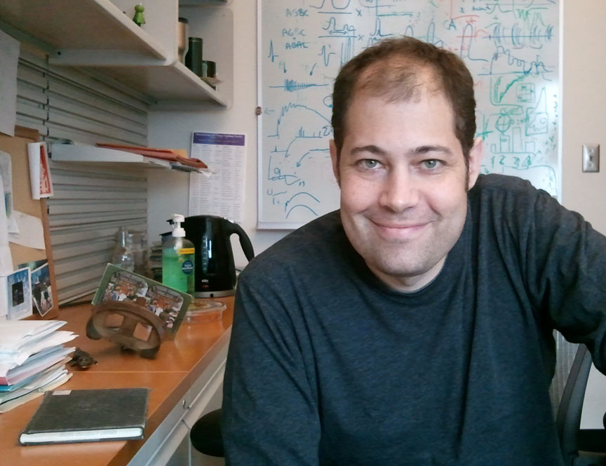 Carlos Aizenman: In the laboratory, behavioral effects observed in tadpoles suggested a further search for a “non-obvious but real deficit in neural function.” Credit: David Orenstein/Brown University Carlos Aizenman: In the laboratory, behavioral effects observed in tadpoles suggested a further search for a “non-obvious but real deficit in neural function.” Credit: David Orenstein/Brown University