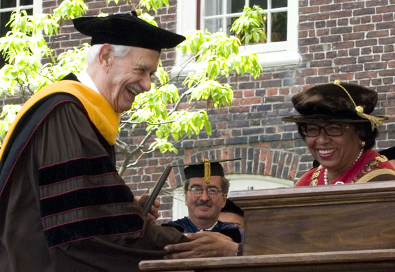 Historicus artis medicinae fecundissimus: President Ruth J. Simmons presented an honorary Doctor of Medical Science degree to Dr. Stanley Aronson, “prolific medical historian and newspaper columnist,” on May 27, 2007. Historicus artis medicinae fecundissimus: President Ruth J. Simmons presented an honorary Doctor of Medical Science degree to Dr. Stanley Aronson, “prolific medical historian and newspaper columnist,” on May 27, 2007.