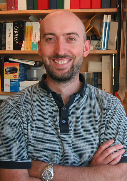 Sex as a survival tactic: When conditions are tough, sexual reproduction allows stronger combinations of genes to survive. Researchers led by Richard Bennett have overturned assumptions that Candida fungi reproduced only asexually. Credit: Mike Cohea/Brown University Sex as a survival tactic: When conditions are tough, sexual reproduction allows stronger combinations of genes to survive. Researchers led by Richard Bennett have overturned assumptions that Candida fungi reproduced only asexually. Credit: Mike Cohea/Brown University