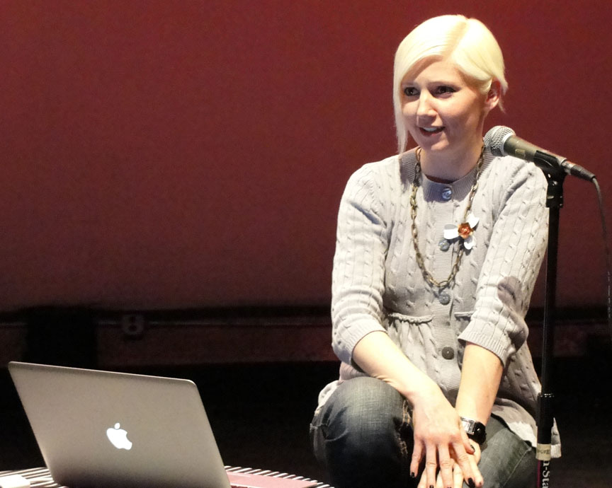 Mind and machine at the Brain Café: Beata Jarosiewicz, of Brown’s Department of Neuroscience, explains how an implanted electrode array can read a brain’s signals and use thought to control electronic devices. Credit: David Orenstein/Brown University
