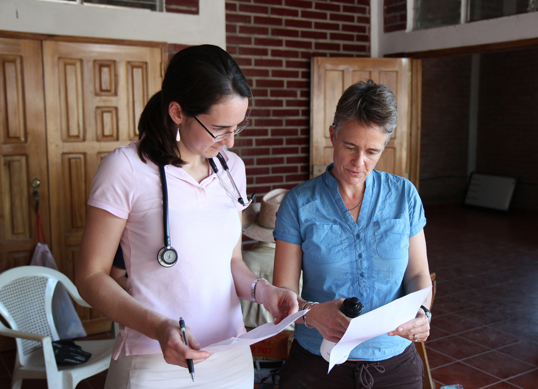 “We exist to serve the poor”: Brown doctors and students visit a few times a year, but Honduran health care providers run day-to-day operations. The Gauchipilincito clinic now has a full-time nurse, community health promoter and educator, and a security guard. Emily Harrison confers with Jodi Roque, a family medicine house staff officer at Memorial Hospital. “We exist to serve the poor”: Brown doctors and students visit a few times a year, but Honduran health care providers run day-to-day operations. The Gauchipilincito clinic now has a full-time nurse, community health promoter and educator, and a security guard. Emily Harrison confers with Jodi Roque, a family medicine house staff officer at Memorial Hospital.